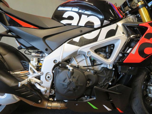 aprilia - tuono--v4-1100-factory