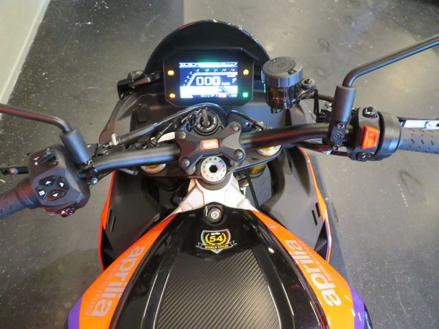 aprilia - tuono--v4-1100-factory