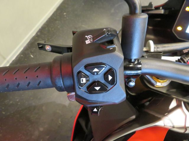 aprilia - tuono--v4-1100-factory