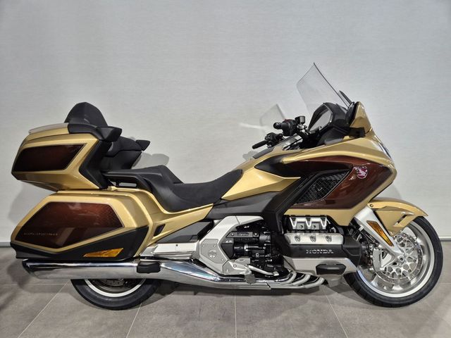 honda - gl-1800-goldwing-touring-deluxe