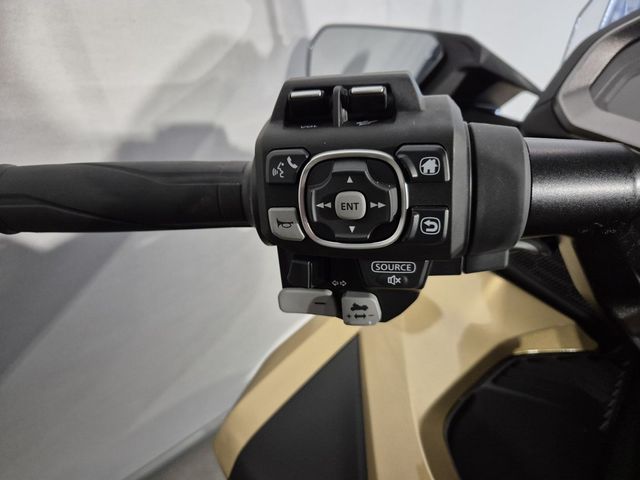 honda - gl-1800-goldwing-touring-deluxe