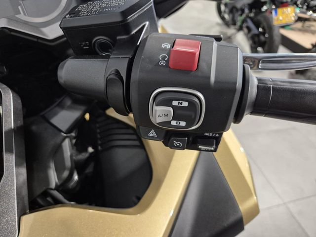 honda - gl-1800-goldwing-touring-deluxe
