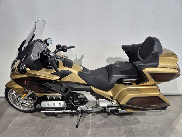 honda - gl-1800-goldwing-touring-deluxe