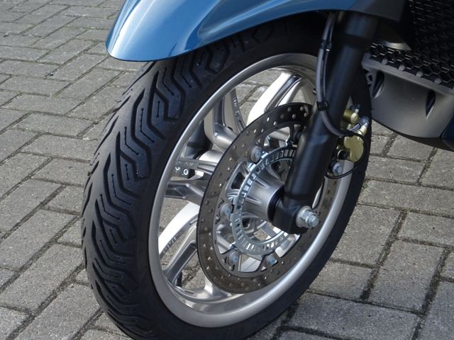 piaggio - new-beverly-300-hpe