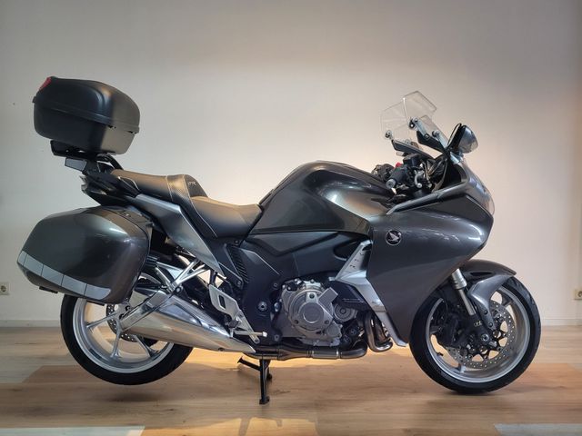 honda - vfr-1200-f-c-abs-dct