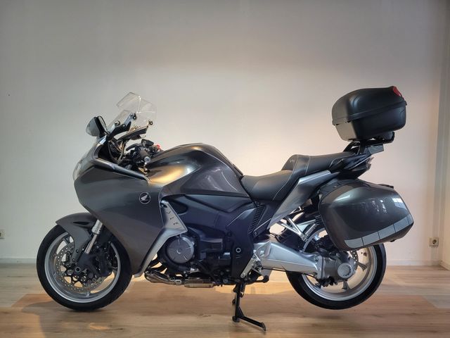 honda - vfr-1200-f-c-abs-dct