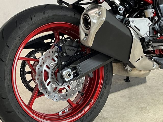 kawasaki - z900