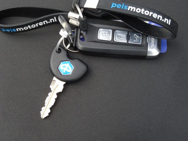 piaggio - beverly-deep-black-400