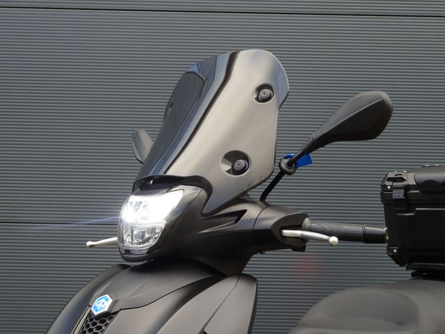 piaggio - beverly-deep-black-400