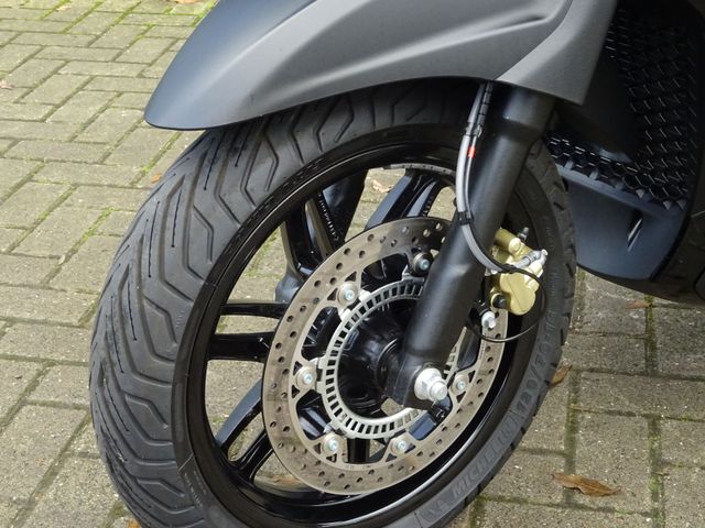 piaggio - beverly-deep-black-400