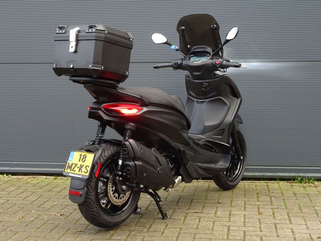 piaggio - beverly-deep-black-400