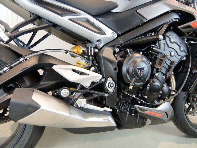 triumph - street-triple-rs