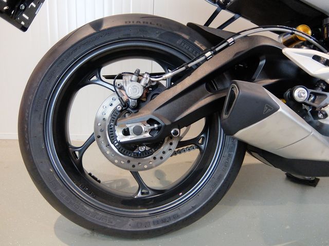 triumph - street-triple-rs
