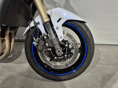 SUZUKI GSR 750 – foto 3