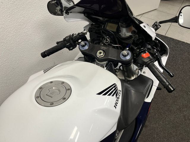 honda - cbr-900-rr-fireblade