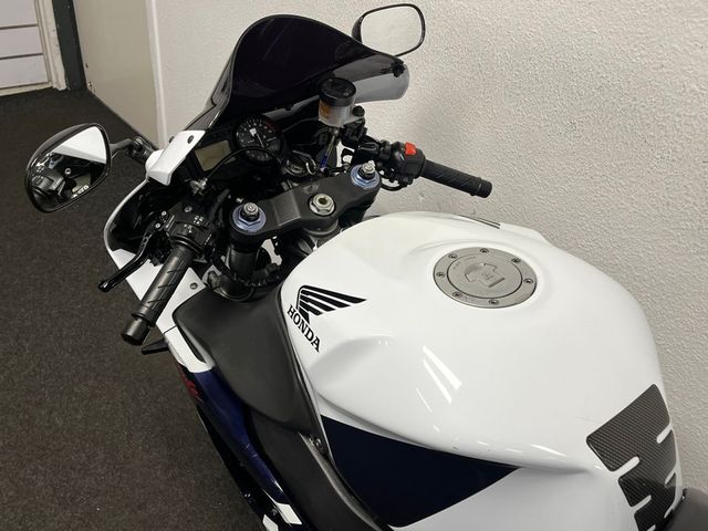 honda - cbr-900-rr-fireblade