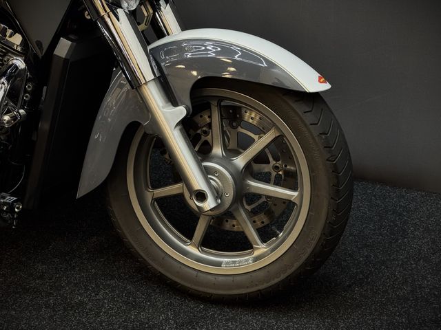 suzuki - vl-1500-lc-intruder