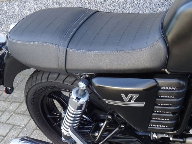 moto-guzzi - v-7-stone