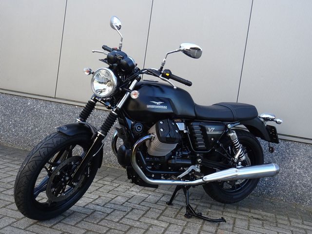 moto-guzzi - v-7-stone