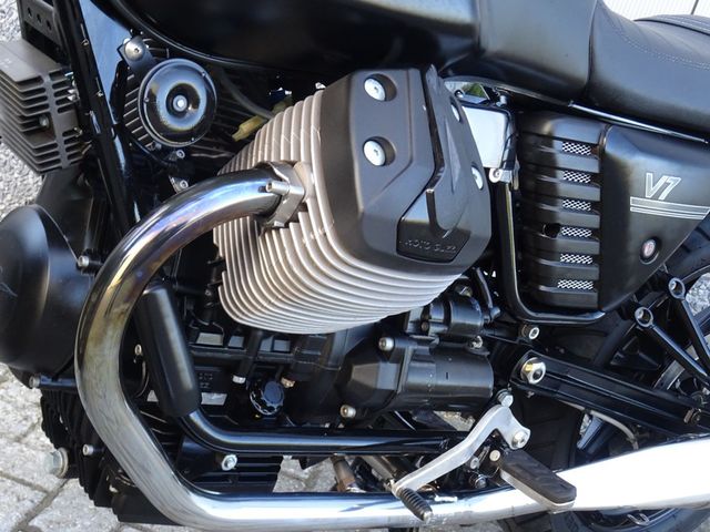 moto-guzzi - v-7-stone