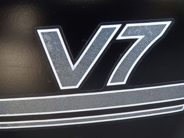 moto-guzzi - v-7-stone