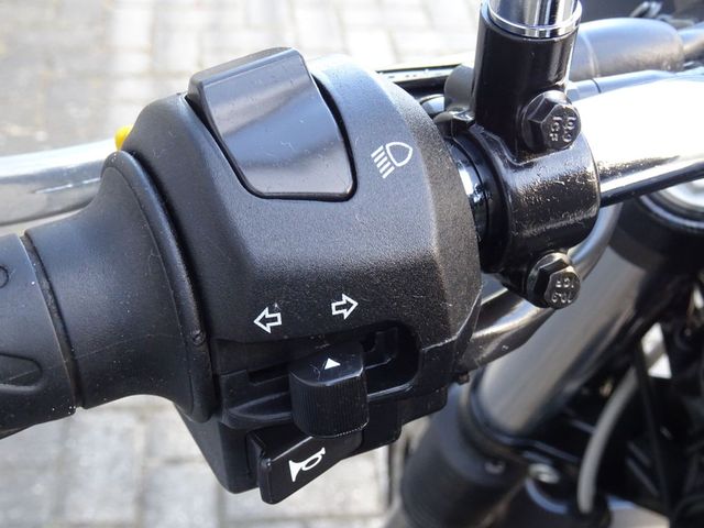 moto-guzzi - v-7-stone