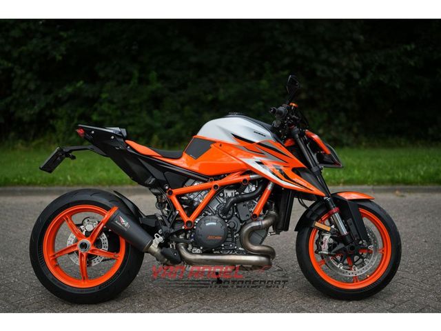 ktm - 1290-super-duke-r
