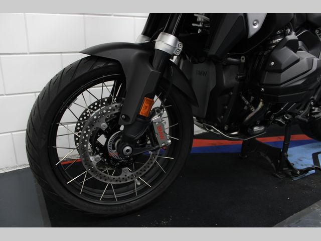 bmw - r-1300-gs-triple-black