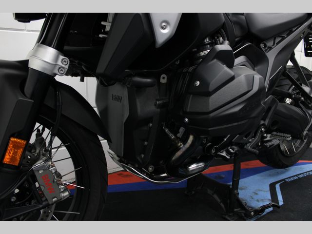 bmw - r-1300-gs-triple-black