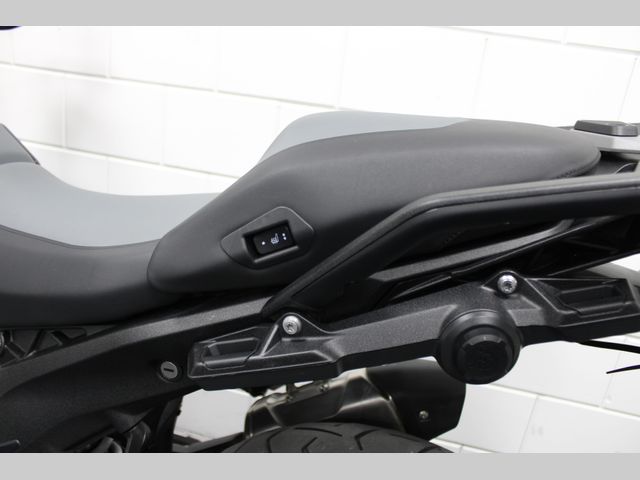 bmw - r-1300-gs-triple-black