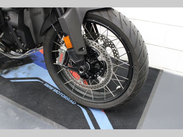 bmw - r-1300-gs-triple-black