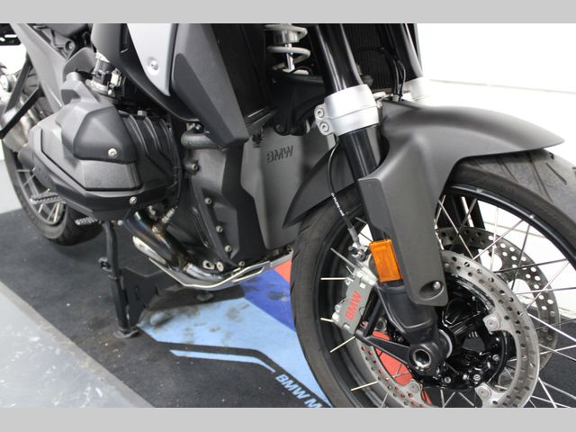 bmw - r-1300-gs-triple-black