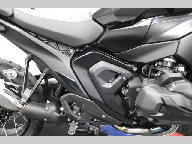 bmw - r-1300-gs-triple-black