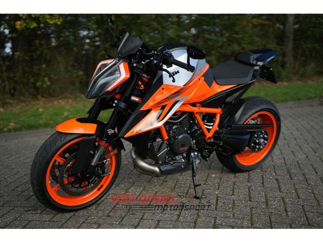 ktm - 1290-super-duke-r