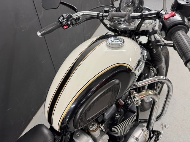triumph - bonneville-speedmaster