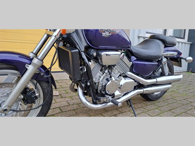 honda - vf-750-c-magna