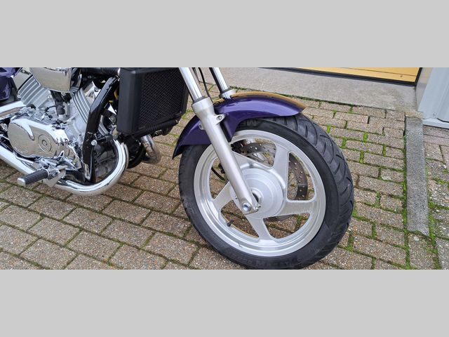 honda - vf-750-c-magna