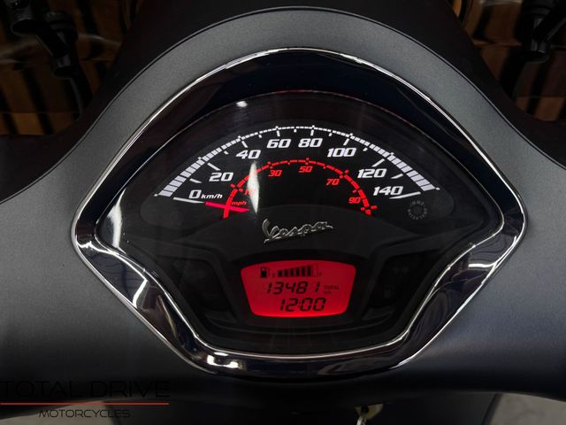 piaggio - gts-touring-300