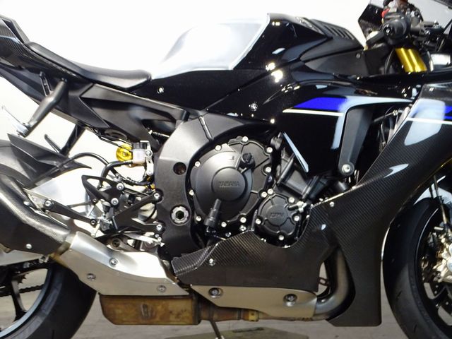 yamaha - yzf-r1m