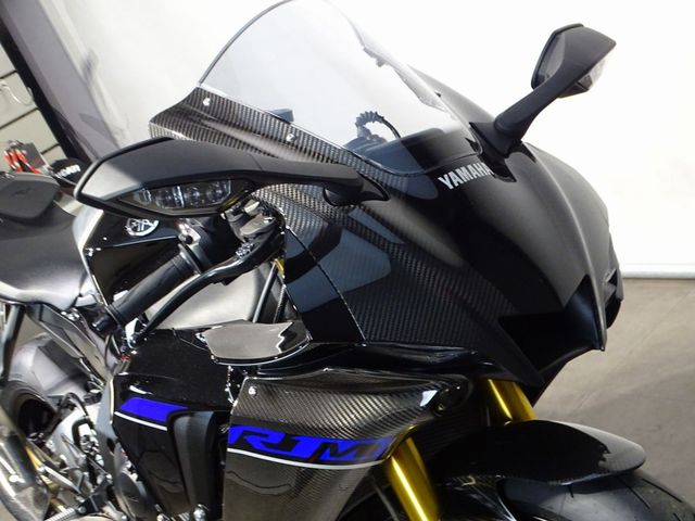yamaha - yzf-r1m