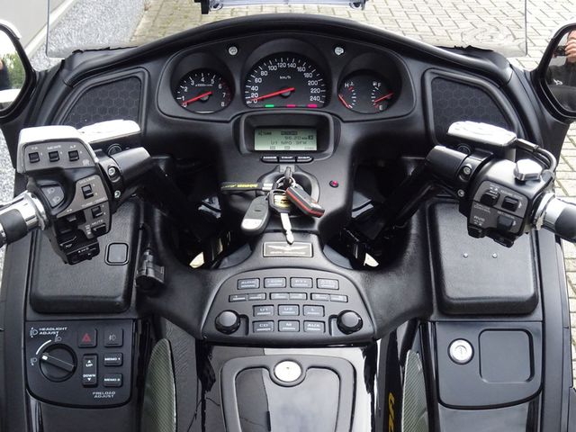 honda - gl-1800-goldwing-abs