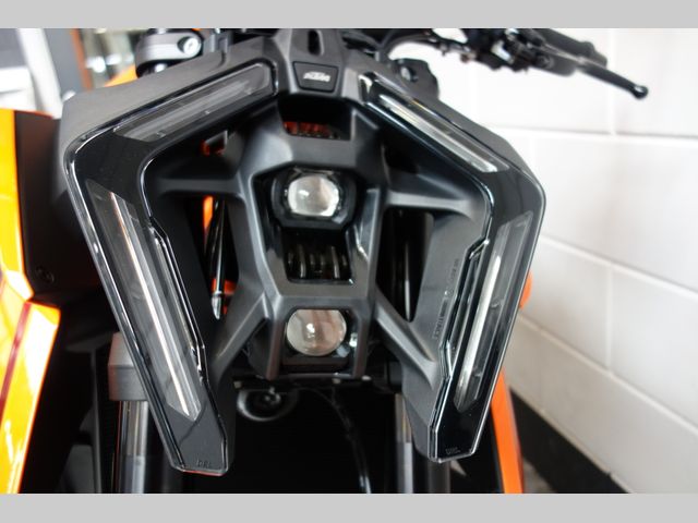 ktm - 1390-super-duke-r