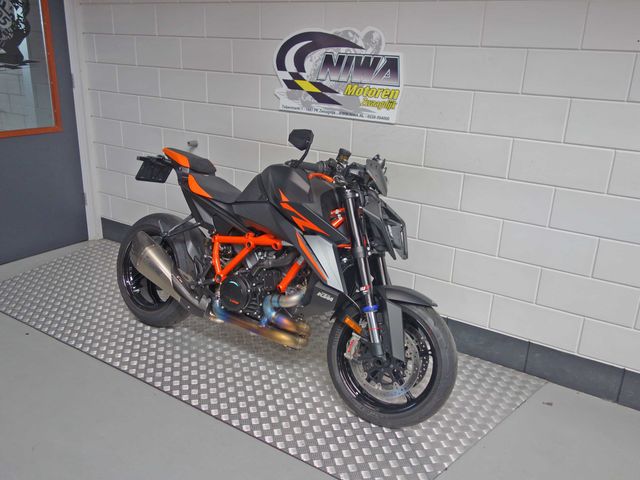 ktm - 1390-super-duke-r-evo