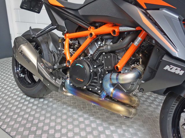 ktm - 1390-super-duke-r-evo