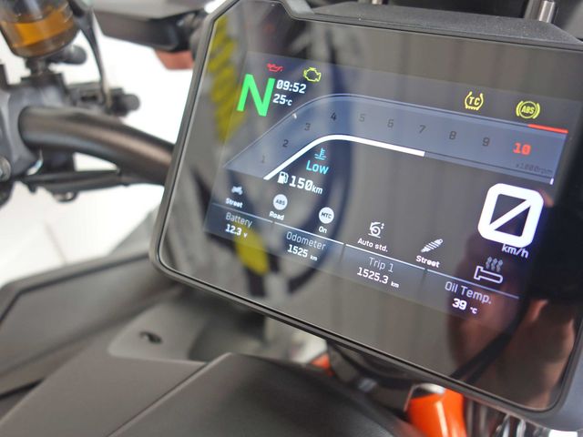 ktm - 1390-super-duke-r-evo