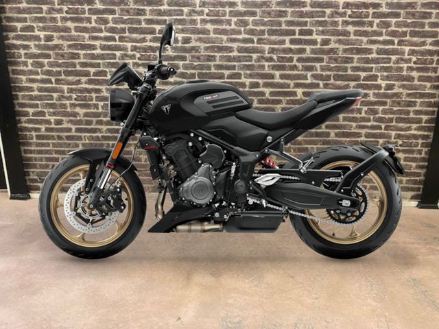 triumph - trident-800