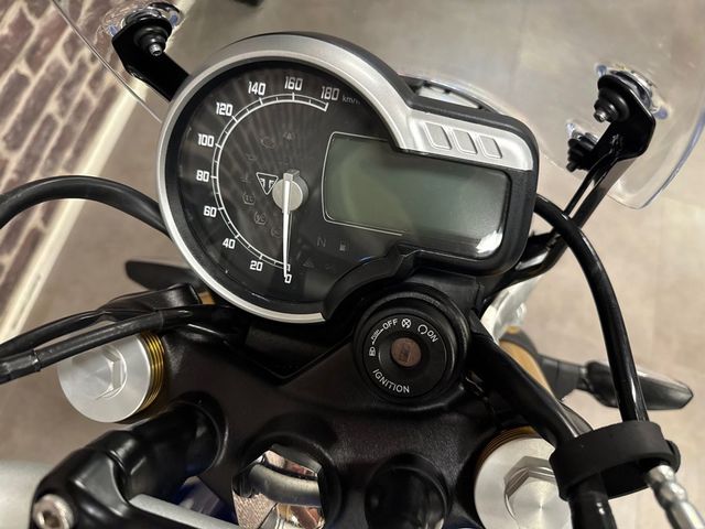 triumph - speed-400
