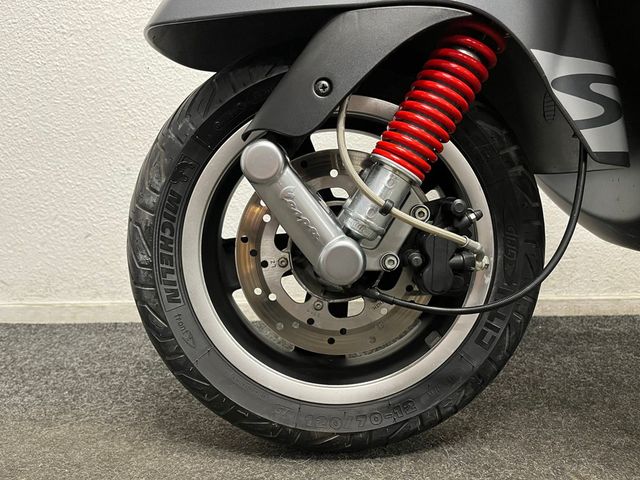 vespa - gts-300-super-sport