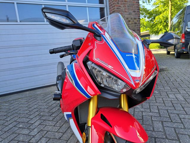 honda - cbr-1000-rr-fireblade-sp2