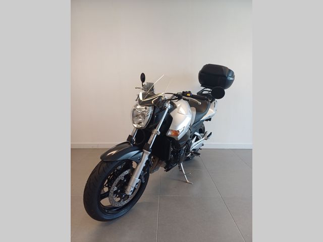 suzuki - gsr-600